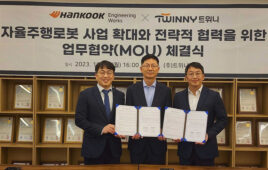 Twinny Co-CEOs Cheon Hong-seok and Cheon Young-seok, along with Hankook Engineering Works CEO Moon Dong-hwan, commemorate the signing of a business agreement at Twinny's Daejeon headquarters on the 13th, as they advance efforts to expand the autonomous robot development business.